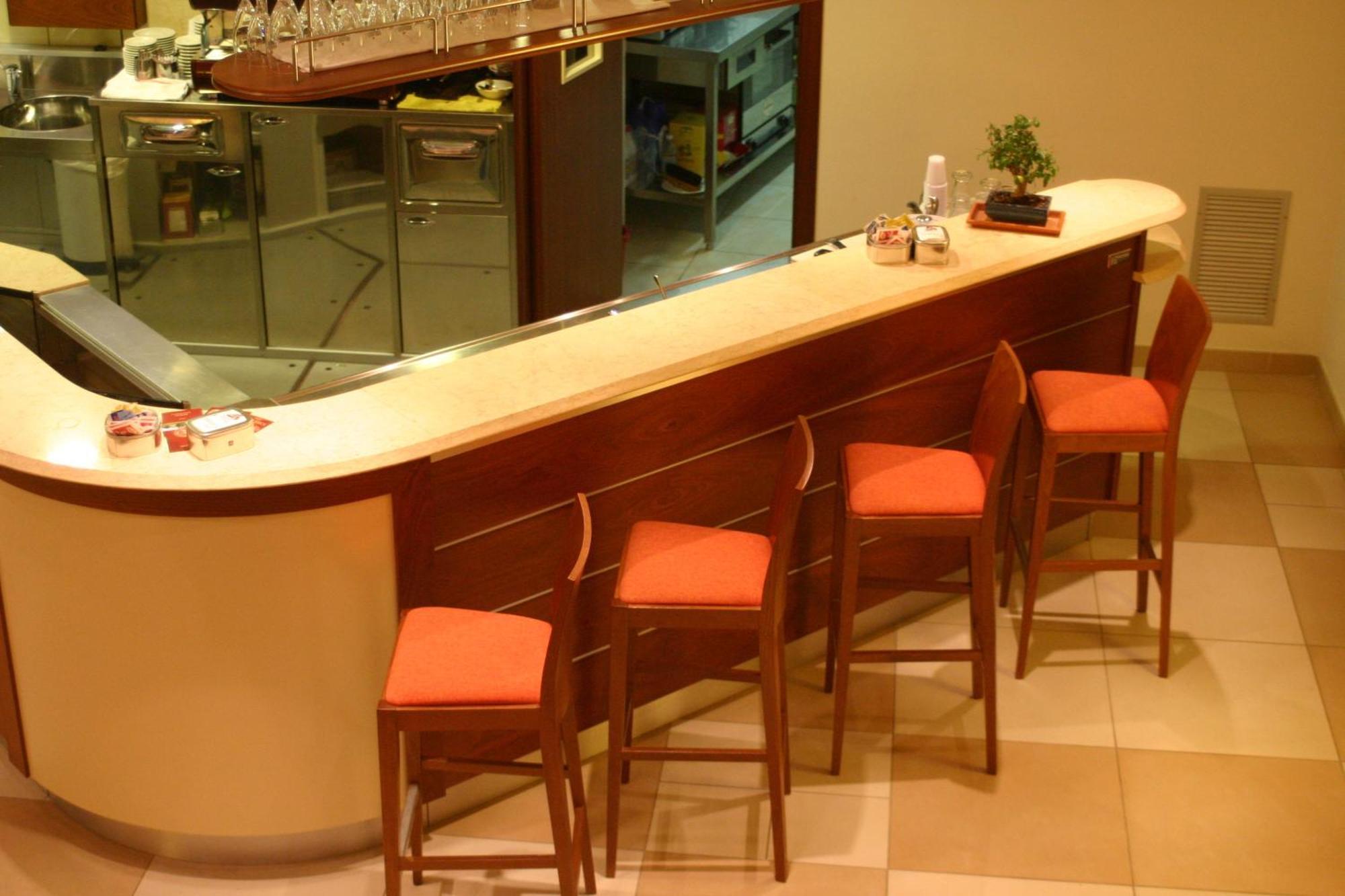 Hermes Hotel 폴리코로 외부 사진