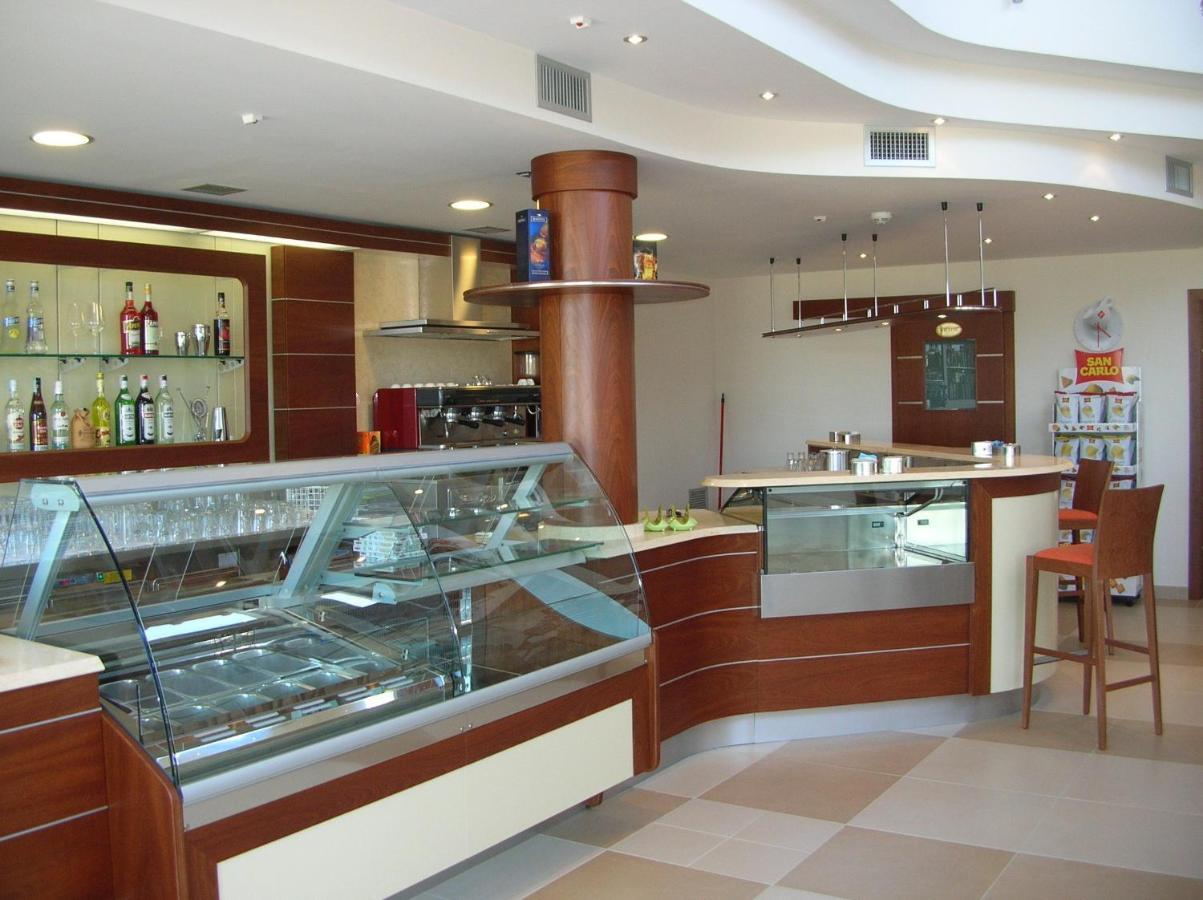 Hermes Hotel 폴리코로 외부 사진